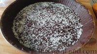 Фото приготовления рецепта: Шоколадный тарт с масляным миндальным кремом и малиной - шаг №19