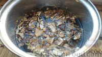 Фото приготовления рецепта: Индюшиные сердечки с грибами, тушенные в сливочном соусе - шаг №2