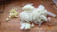 Фото приготовления рецепта: Индюшиные сердечки с грибами, тушенные в сливочном соусе - шаг №8