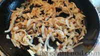 Фото приготовления рецепта: Индюшиные сердечки с грибами, тушенные в сливочном соусе - шаг №10
