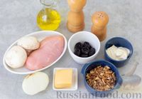 Фото приготовления рецепта: Слоёный салат с курицей, шампиньонами, сыром и черносливом - шаг №1