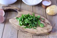 Фото приготовления рецепта: Оладьи на кефире, с картофелем, творогом и зеленью - шаг №6
