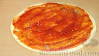 Фото приготовления рецепта: Быстрая пицца с баклажанами и сыром (на тортилье) - шаг №5