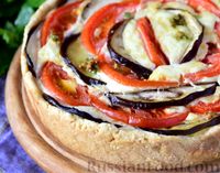 Фото к рецепту: Киш с творожно-сырной начинкой, баклажанами и помидорами