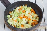 Фото приготовления рецепта: Овощное рагу с баклажанами, кабачками и чечевицей - шаг №4