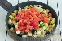 Фото приготовления рецепта: Овощное рагу с баклажанами, кабачками и чечевицей - шаг №7