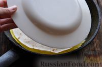 Фото приготовления рецепта: Омлет в лаваше, с колбасой и сыром - шаг №5