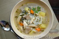 Фото приготовления рецепта: Куриный суп с рисовой лапшой и вешенками - шаг №16