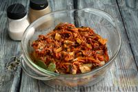 Фото приготовления рецепта: Запечённый минтай в томатном соусе с грибами и овощами - шаг №10