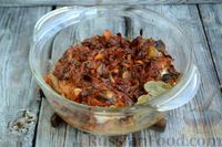 Фото приготовления рецепта: Запечённый минтай в томатном соусе с грибами и овощами - шаг №11