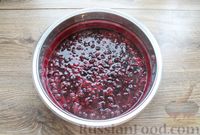 Фото приготовления рецепта: Варенье-желе из чёрной смородины с целыми ягодами - шаг №4