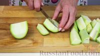 Фото приготовления рецепта: Сочные баклажаны, запечённые с кабачком, помидорами и сладким перцем - шаг №1