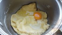 Фото приготовления рецепта: Закусочные профитроли с сельдью и фасолью - шаг №10