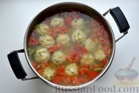 Фото приготовления рецепта: Суп со стручковой фасолью, цукини и фрикадельками - шаг №18