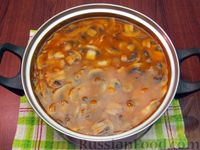 Фото приготовления рецепта: Суп с шампиньонами, чечевицей и сливками - шаг №13