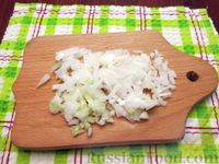 Фото приготовления рецепта: Салат с колбасой, морковью, кукурузой и яйцами - шаг №6
