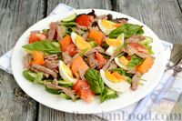 Фото приготовления рецепта: Салат с телятиной, помидорами, огурцами и яйцами - шаг №13