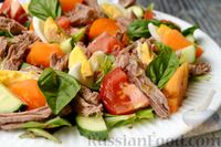 Фото приготовления рецепта: Салат с телятиной, помидорами, огурцами и яйцами - шаг №14