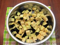 Фото приготовления рецепта: Баклажаны, тушенные с помидорами и оливками - шаг №2