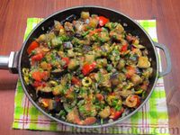 Фото приготовления рецепта: Баклажаны, тушенные с помидорами и оливками - шаг №17