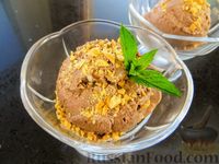 Фото к рецепту: Мороженое из сливок и сгущёнки с орехами