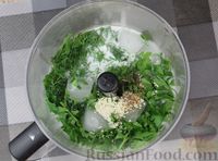 Фото приготовления рецепта: Огуречный ласси с зеленью и кунжутом - шаг №4