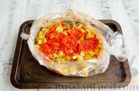 Фото приготовления рецепта: Запечённый картофель с баклажанами и кабачками (в рукаве) - шаг №8