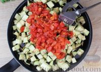 Фото приготовления рецепта: Баклажаны, тушенные с фаршем, рисом и помидорами - шаг №7