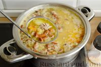 Фото приготовления рецепта: Суп с индейкой, лисичками и чечевицей - шаг №16