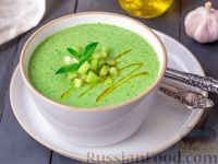 Фото к рецепту: Холодный огуречный суп с йогуртом и кефиром