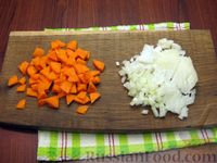 Фото приготовления рецепта: Гречка с кабачками, помидорами и грибами (на сковороде) - шаг №2