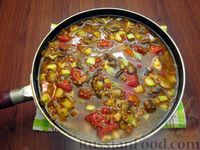 Фото приготовления рецепта: Гречка с кабачками, помидорами и грибами (на сковороде) - шаг №15