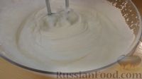 Фото приготовления рецепта: Мороженое из сливок и сгущёнки с орехами - шаг №2