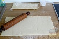 Фото приготовления рецепта: Слоёный тарт с грушами и козьим сыром - шаг №2