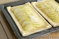 Фото приготовления рецепта: Слоёный тарт с грушами и козьим сыром - шаг №5