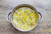 Фото приготовления рецепта: Суп с куриными крылышками, свежими огурцами и сметаной - шаг №16