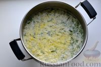 Фото приготовления рецепта: Куриный суп с макаронами, сметаной и яичными желтками - шаг №10
