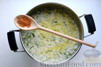 Фото приготовления рецепта: Куриный суп с макаронами, сметаной и яичными желтками - шаг №11