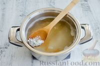 Фото приготовления рецепта: Суп с мясными фрикадельками, рисом и солёными огурцами - шаг №5