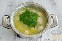 Фото приготовления рецепта: Суп с мясными фрикадельками, рисом и солёными огурцами - шаг №12