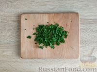 Фото приготовления рецепта: Салат с говядиной, цветной капустой, зелёным горошком и маринованными огурцами - шаг №12