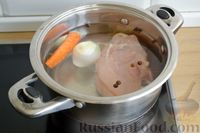 Фото приготовления рецепта: Куриный суп с овощами, рисом и плавленым сыром - шаг №2