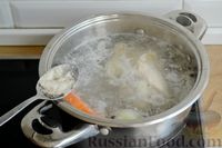 Фото приготовления рецепта: Куриный суп с овощами, рисом и плавленым сыром - шаг №3