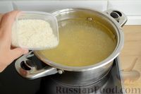 Фото приготовления рецепта: Куриный суп с овощами, рисом и плавленым сыром - шаг №9