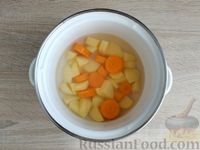 Фото приготовления рецепта: Пюре из брокколи, цветной капусты, моркови и картофеля, со сливками - шаг №3