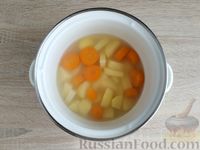 Фото приготовления рецепта: Пюре из брокколи, цветной капусты, моркови и картофеля, со сливками - шаг №4