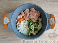 Фото приготовления рецепта: Рис с курицей, брокколи и цветной капустой - шаг №5