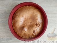 Фото приготовления рецепта: Пирог на молоке с шоколадной глазурью - шаг №11