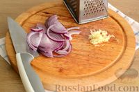 Фото приготовления рецепта: Салат с говядиной, болгарским перцем и грецкими орехами - шаг №5