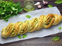 Фото к рецепту: Плетёный хлеб с базиликом и чесноком